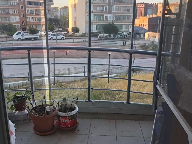 Esenler yürüyüş yolunda 1+1
