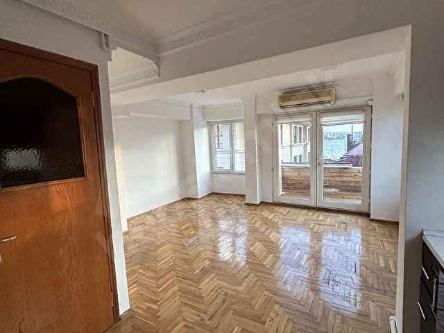 Beşiktaş Çırağan Caddesinde Ana cadde üzerinde 80m2 Arakat Kombili - Görsel 10