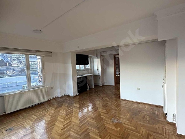 Beşiktaş Çırağan Caddesinde Ana cadde üzerinde 80m2 Arakat Kombili - Görsel 9