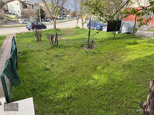 Rıza ACARdan Köşe Geniş Bahçeli 3 Katlı Satılık Müstakil Ev - Görsel 9