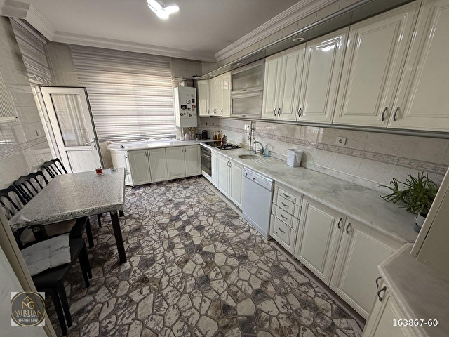GÜNEYKENT MAHALLESİNDE TRAMWAYA SIFIR 3+1 GENİŞ DAİRE - Görsel 5