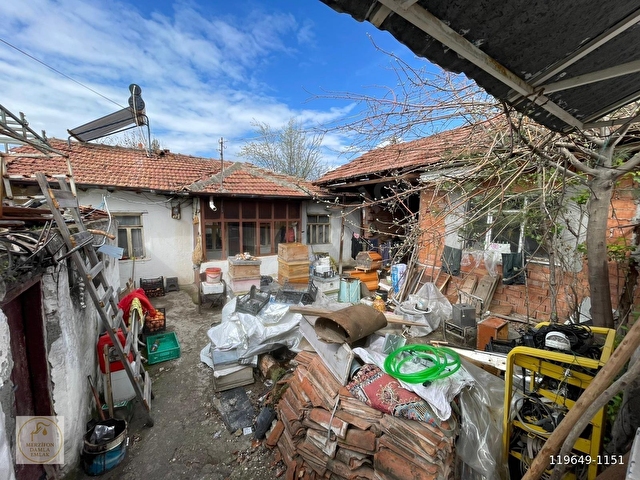 DAMLA EMLAKTAN ABİDEHATUN MAH. 309 M2 AVLULU MÜSTAKİL EV ! - Görsel 7