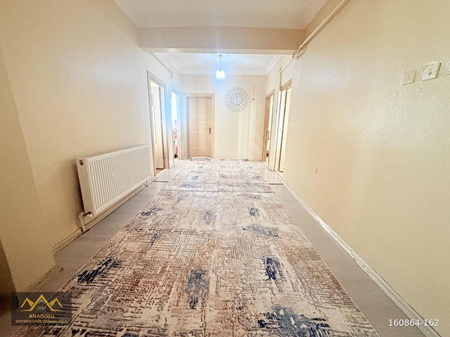 MARMARAYIN DİBİNDE YATIRIMLIK FIRSAT DAİRE - Görsel 2