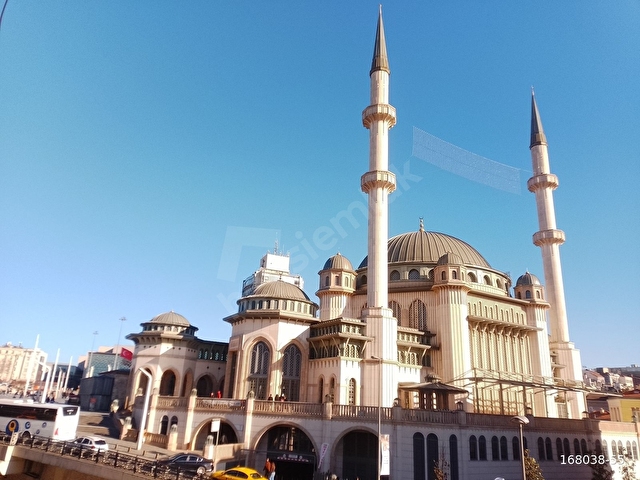 TAKSİM MEYDAN EŞYALI 1+1