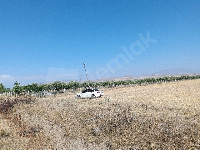 Alaköyde Satılık 1000 tek tapu müstakil Arsa
