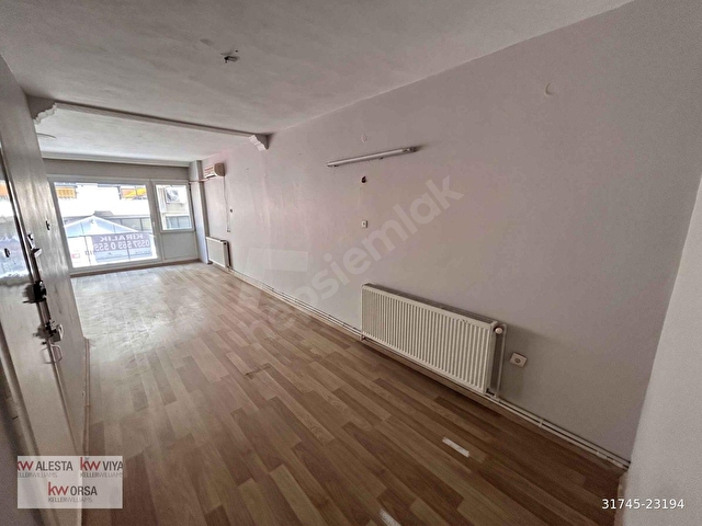 KARŞIYAKA ÇARŞIDA İŞ YERİNE UYGUN ZEMİN ÜSTÜ KİRALIK 2+1 DAİRE - Görsel 3