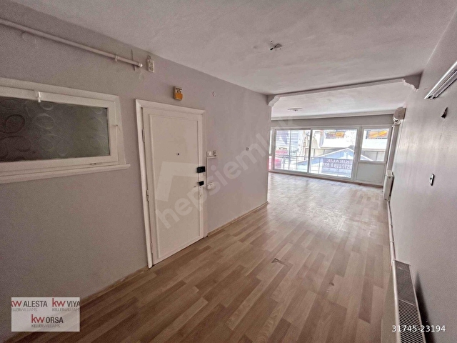 KARŞIYAKA ÇARŞIDA İŞ YERİNE UYGUN ZEMİN ÜSTÜ KİRALIK 2+1 DAİRE - Görsel 4
