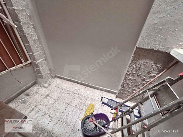 KARŞIYAKA ÇARŞIDA İŞ YERİNE UYGUN ZEMİN ÜSTÜ KİRALIK 2+1 DAİRE - Görsel 12