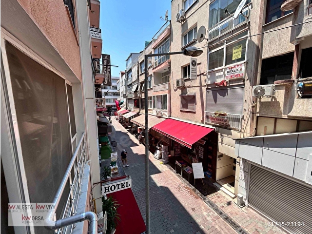 KARŞIYAKA ÇARŞIDA İŞ YERİNE UYGUN ZEMİN ÜSTÜ KİRALIK 2+1 DAİRE - Görsel 9