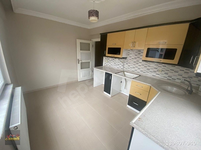 FURKAN EMLAK’TAN İLYASKÖY MAH. 3+1 5.KAT ARAKAT 130M2 ÇİFT BALKONLU ASANSÖRLÜ 12 YILLIK FIRSAT DAİRE - Görsel 4