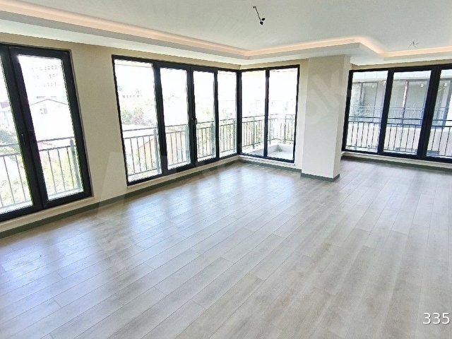 Çengelköyün üst kısmında, 2 bloklu  butik site içinde, 4+1, 180 M2, 2 banyolu, teraslı dublex daire - Görsel 9