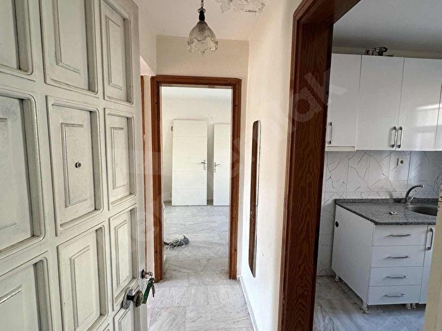 PUSULADAN FIRSAT! ÇEŞMEDE SATILIK 2+1 DAİRE - Görsel 3