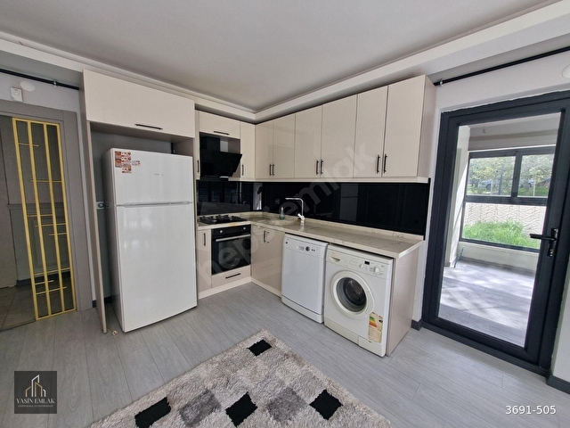 BULVARA YAKIN ÇİFT BANYO GENİŞ CAM BALKONLU KİRALIK 2+1 DAİRE - Görsel 9
