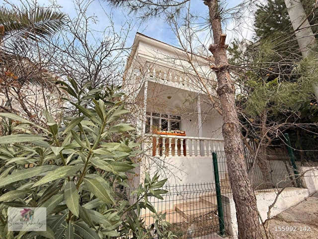 Datçada Güven Sitesinde Satılık 3+1 Tripleks Villa..