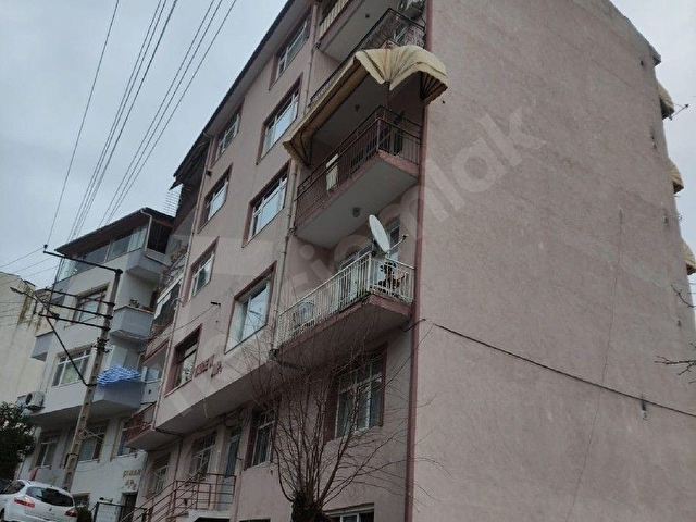İZMİT 🍀 ÇARŞI MERKEZ DE KENDİNE AİT ÖZEL  BAHÇESİ MEVCUT 2+1  SATILIK DAİRE