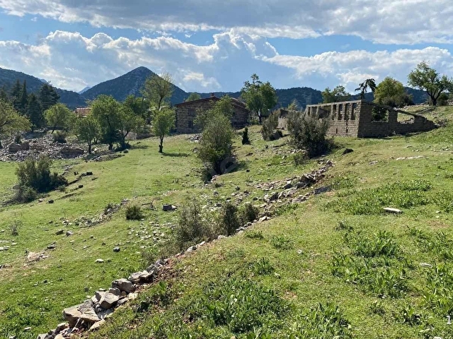ANTALYADA SATILIK ARSA 4 VİLLA YERİ 2.500m2 KÖYİÇİ İMAR - Görsel 2