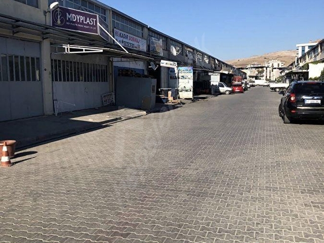 Balatçık Ege Sanayi Sitesinde batarlı dükkan - Görsel 4