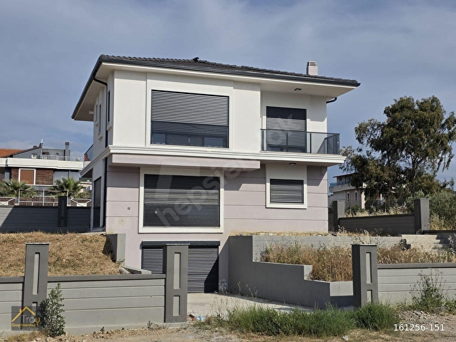 Urla Doğaevleri Hekimköyde, 500² Bahçe İçerisinde 355 m2, Sıfır
