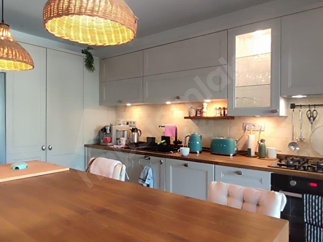 YALIKAVAK MERKEZDE SİTE İÇERİSİNDE SATILIK 2+1 BAHÇE KATI DAİRE - Görsel 2