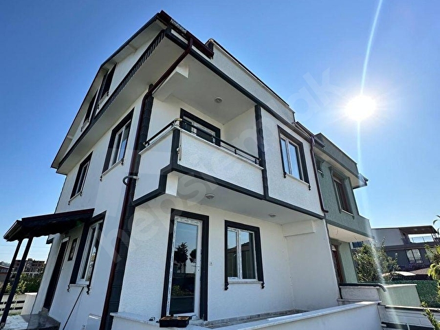 Karasu Kocaalinde Denize 90 metre,Satılık Triplex MÜSTAKİL VİLLA - Görsel 27