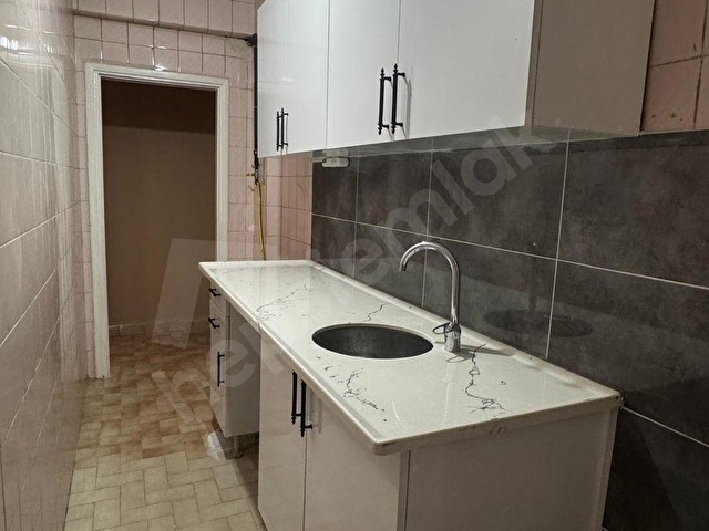 GÜLTEPEDE CADDEYE YAKIN İÇİ YENİLENMİŞ 1,5 + 1 BALKONLU DAİRE - Görsel 16