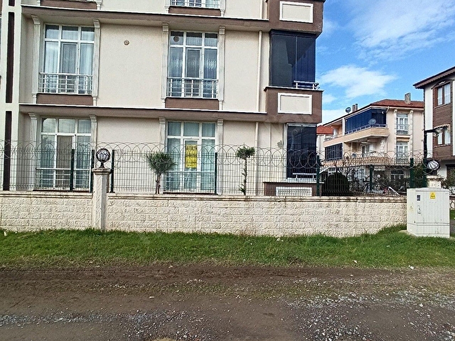 HAVUZLU SİTE DE BUNDAN UYGUNU YOK !! EŞYALI CAM BALKONLU 2+1 - Görsel 4