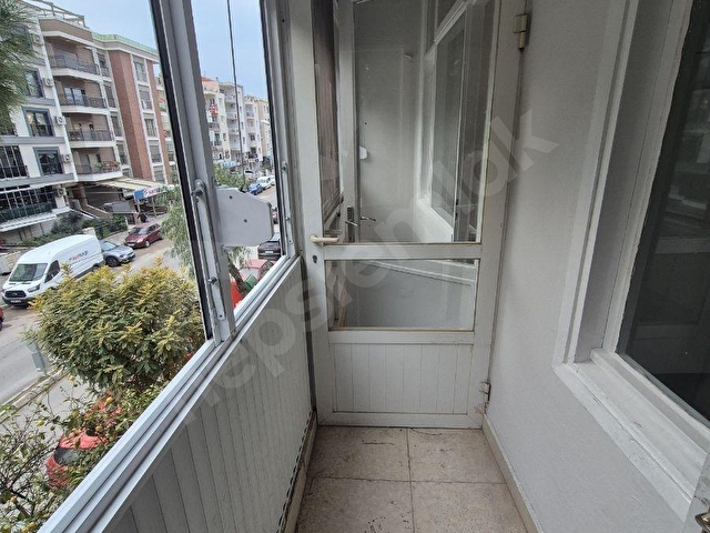 İzmir Karşıyaka Bahçelievler kiralık 2+1 doğalgazlı köşe daire - Görsel 6