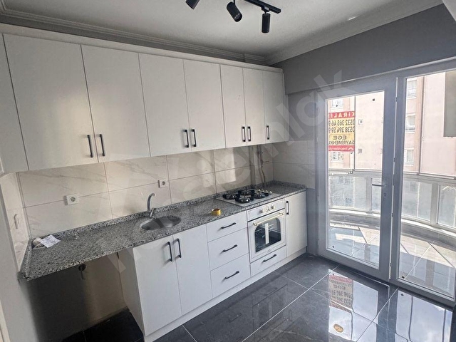 İstasyon Caddesinde Sıfırlanmış Kiralık 2+1 Daire - Görsel 2