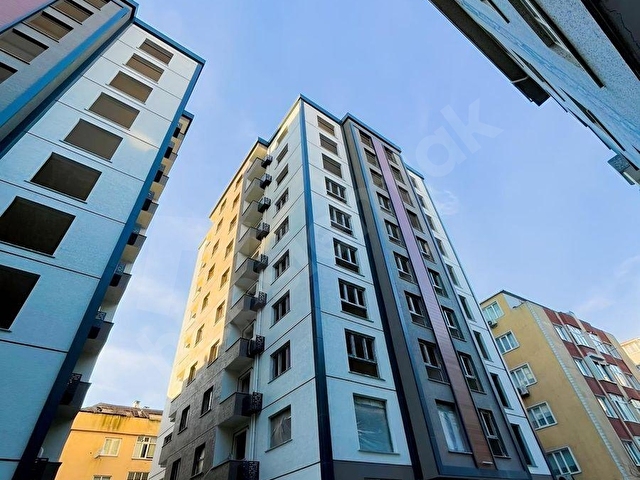 Yücelenden Center Life Sitesinde 2+1 Satılık Daire