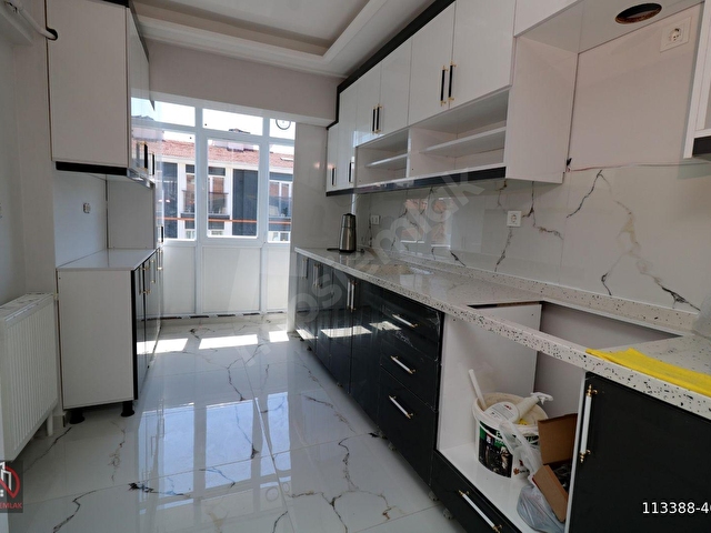 EMRE EMLAKTAN AKŞEMSETTİNDE ÖN CEPHE KÖŞE BİNA FULL YAPILI 3+1 SATILIK DAİRE - Görsel 3