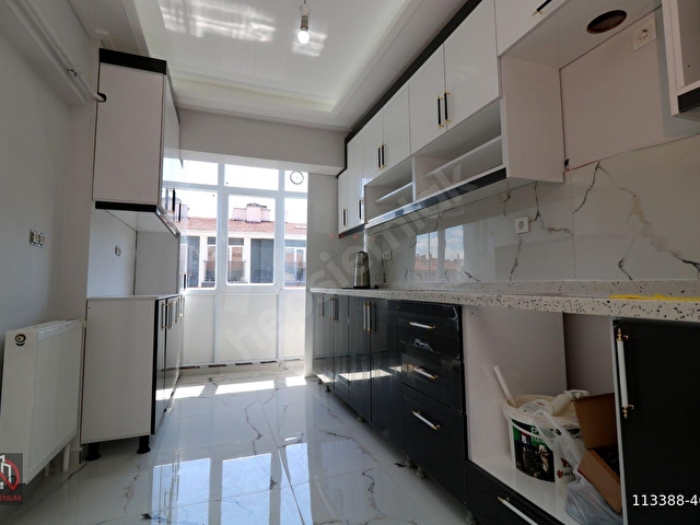 EMRE EMLAKTAN AKŞEMSETTİNDE ÖN CEPHE KÖŞE BİNA FULL YAPILI 3+1 SATILIK DAİRE - Görsel 2