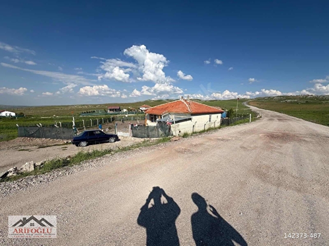 ARİFOĞLUDAN ANA YOLA SIFIR KAYITLI 2+1 EVLİ 580 m2 HİSSELİ ARSA - Görsel 4