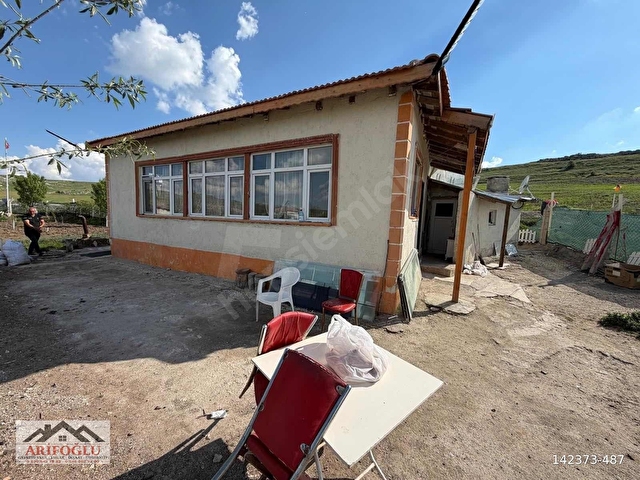ARİFOĞLUDAN ANA YOLA SIFIR KAYITLI 2+1 EVLİ 580 m2 HİSSELİ ARSA