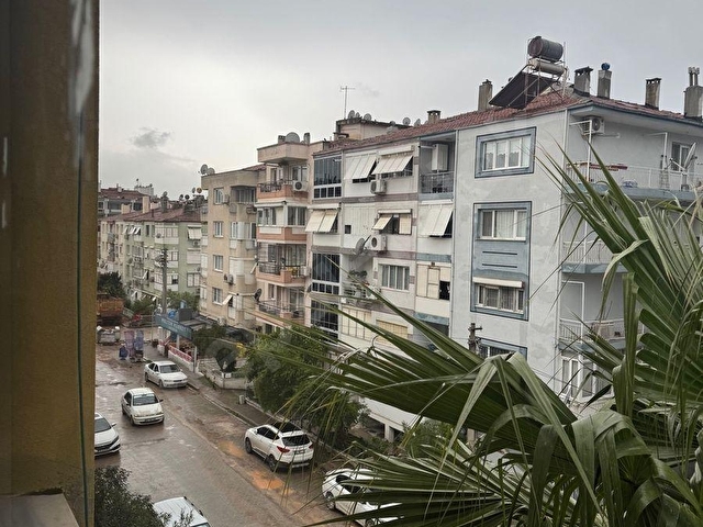 Karşıyaka Bahçelievler’de 3+1 Kiralık 2 Balkonlu Naldöken Metro Sadece 3 Dakika Yürüme Mesafesinde