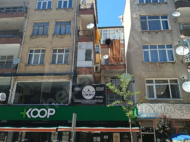 çarşı merkezde lise cadsinin arka caddesi 3+1 eşyalı daire