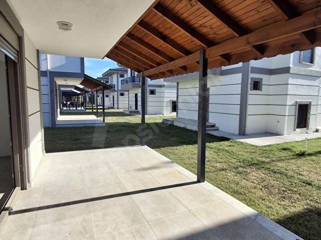 Altınovada Havuzlu Site içinde yerden ısıtmalı 3+1 Villa - Görsel 3