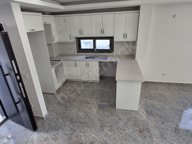 Altınovada Havuzlu Site içinde yerden ısıtmalı 3+1 Villa - Görsel 5
