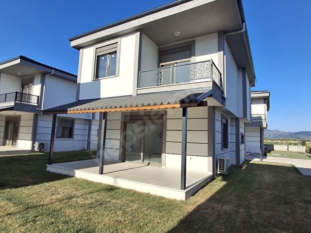 Altınovada Havuzlu Site içinde yerden ısıtmalı 3+1 Villa - Görsel 12