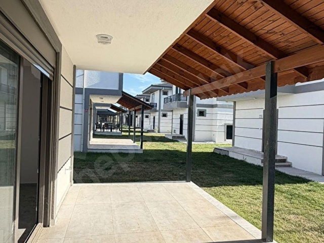 Altınovada Havuzlu Site içinde yerden ısıtmalı 3+1 Villa - Görsel 15