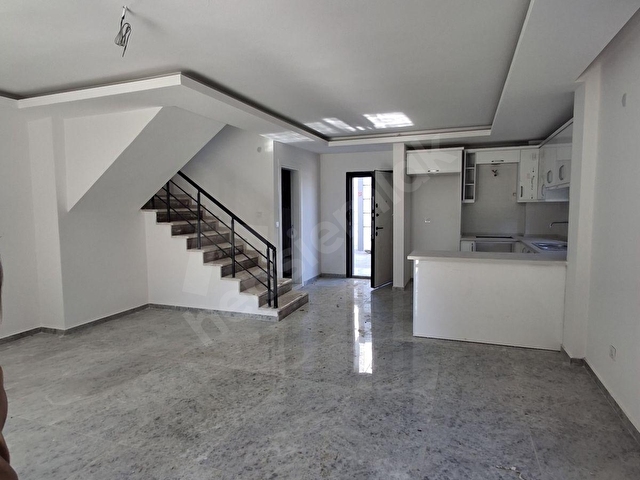 Altınovada Havuzlu Site içinde yerden ısıtmalı 3+1 Villa - Görsel 9