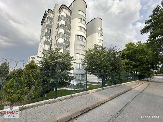 ATA MAHALLESİNDE DİLARA SİTESİNDE LÜKS YAPILI SATILIK DAİRE - Görsel 3