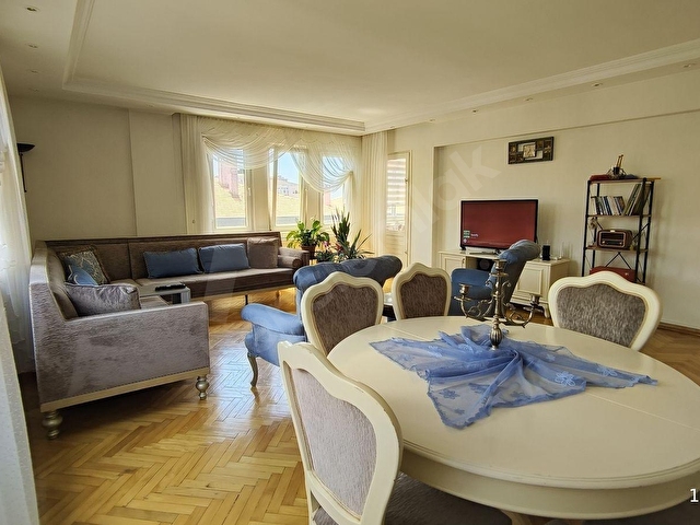 CUMHURİYETTE SİTE İÇİNDE GENİŞ 130 M2 FERAH ÖNÜ AÇIK 4 KAT DAİRE - Görsel 2