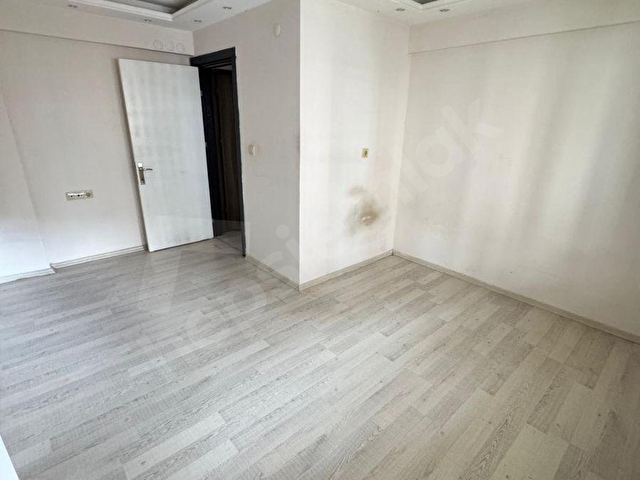 ZEKİ EMLAKTAN MURADİYE MAHALLESİNDE KİRALIK 2+1 ARA KAT DAİRE - Görsel 12