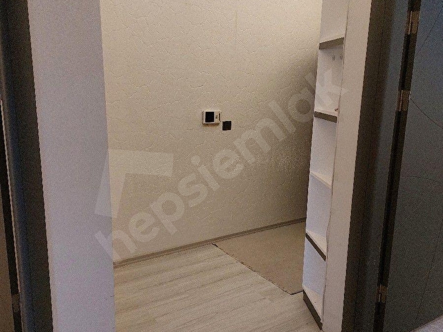 Davutlar kaplıca bölgesinde müstakil binada full eşyalı ebeveyn banyolu 2 adet balkon kapalı cam 3+1 - Görsel 6