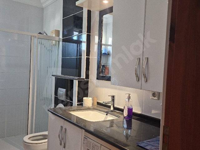 YILDIRIM EMLAKTAN 3+1 2. KAT, EŞYALI, ARAKAT, KLİMALI, MERKEZDE DENİZE YAKIN KİRALIK DAİRE - Görsel 3