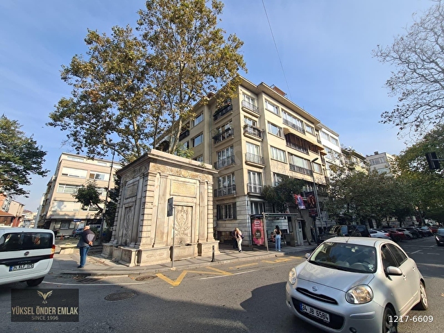 YÜKSEL ÖNDER | İtalyan Mimari Binada 3+1 Şık Kiralık Daire