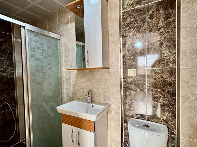 ÖZGÜL EMLAKtan MERKEZİ KONUMDA ÇİFT BANYOLU YAPILI KATTA 4+1 DAİRE - Görsel 20
