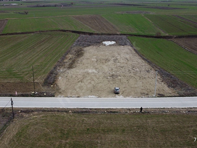 YÖNTAŞ EMLAKTAN KOKLAN KÖYÜNDE ASFALT YOL ÜZERİ 6100 M2 TARLA - Görsel 2