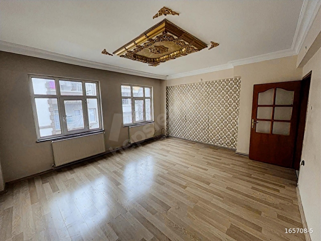 Kurtuluşta Manzaralı Balkonlu Geniş Daire - Görsel 11