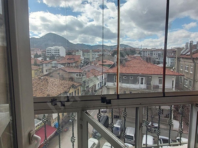 ÇELEBİLER’DE MERKEZİ KONUMDA, FERAH 3+1 ASANSÖRLÜ ÜST KAT DAİRE - Görsel 11